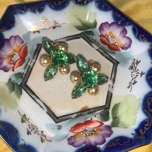 Beau jewel Vintage earrings!